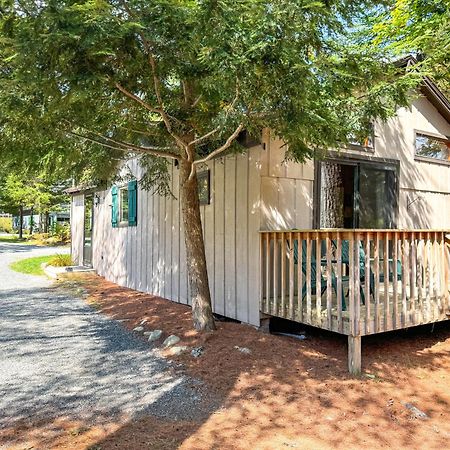 Lake Pleasant Cabin On 3 Acres With Kayaks And Beach! מראה חיצוני תמונה
